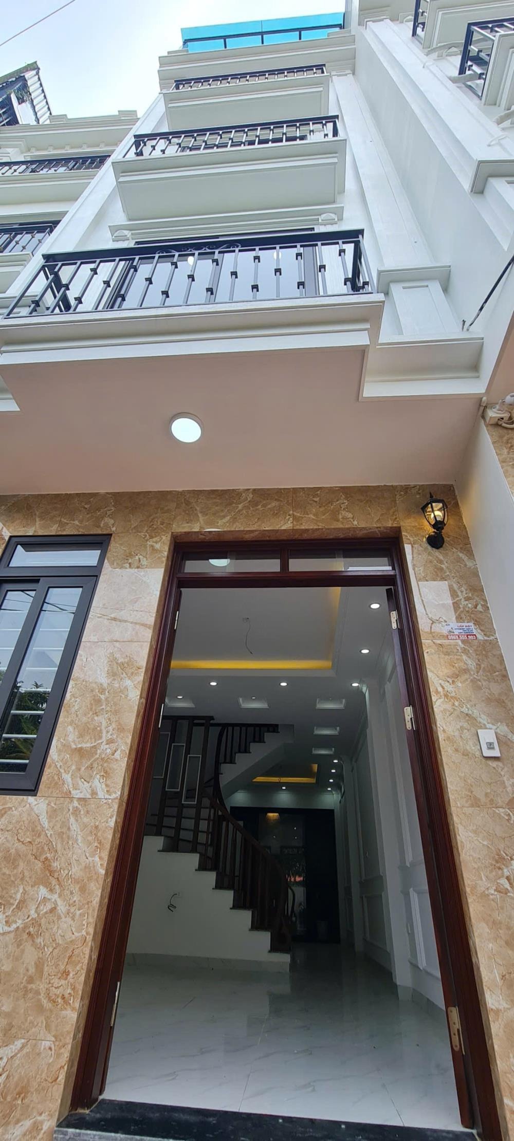 Bán nhà Đan Phượng - 40m2, 5 Tầng, Cạnh Chợ Tân Lập - Giá 5.5 tỷ
