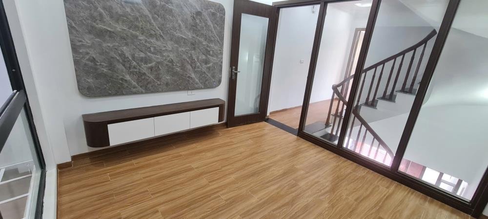 Bán nhà Đan Phượng - 40m2, 5 Tầng, Cạnh Chợ Tân Lập - Giá 5.5 tỷ