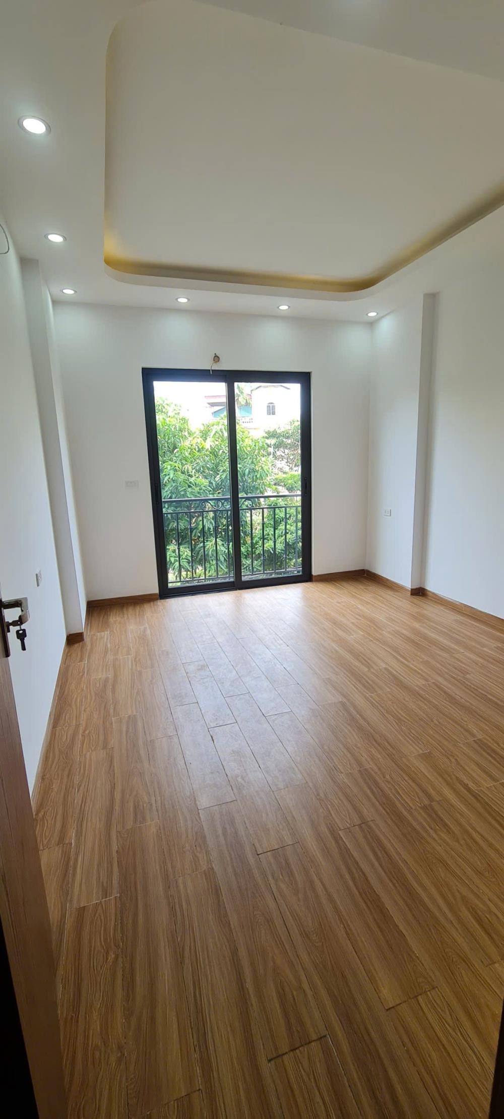 Bán nhà Đan Phượng - 40m2, 5 Tầng, Cạnh Chợ Tân Lập - Giá 5.5 tỷ