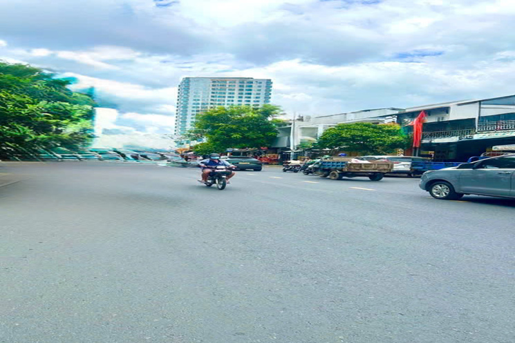 ĐƯỜNG 30M – VỈA HÈ VIP – KHU SẦM UẤT – NGAY VÒNG XOAY LẠC LONG QUÂN – HÒA BÌNH –
