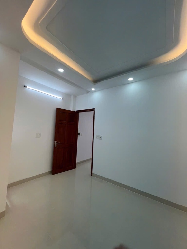 Bán Nhà Tân Phú - 72m2, 2PN, Giá 7.45 Tỷ - Hẻm Xe Hơi