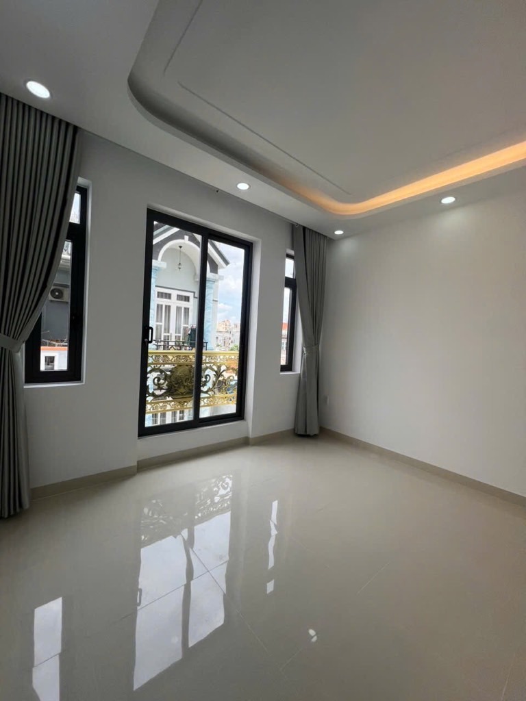 Bán Nhà Tân Phú - 72m2, 2PN, Giá 7.45 Tỷ - Hẻm Xe Hơi