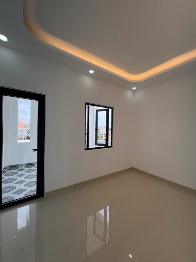 Bán Nhà Tân Phú - 72m2, 2PN, Giá 7.45 Tỷ - Hẻm Xe Hơi