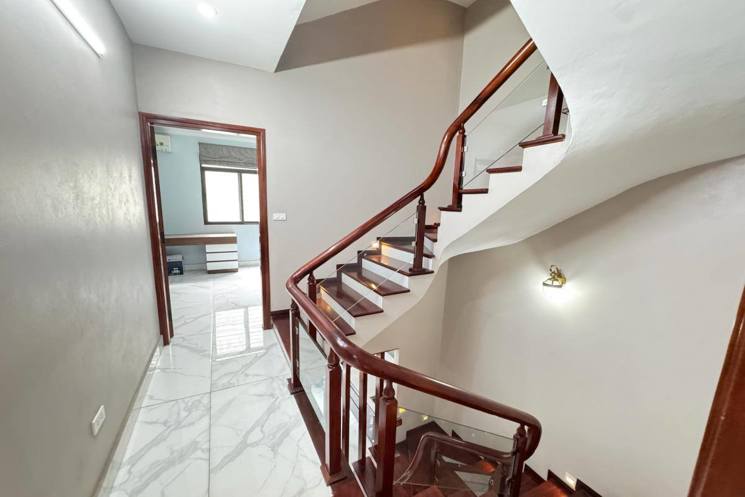 CẦN BÁN GẤP NHÀ LÔ GÓC 3 THOÁNG  MẶT ĐƯỜNG  12m  VĂN QUÁN  50 m - 5 Tầng Giá 13.8 tỷ.Liên hệ: E