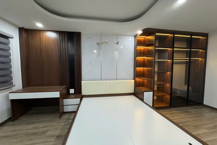 NHÀ MỚI - 6 T-THANG MÁY - 20 m  OTO TRÁNH TT CẦU GIẤY PHỐ VIP Nguyễn Khánh Toàn 37 m, 6 T, mt 3.6
