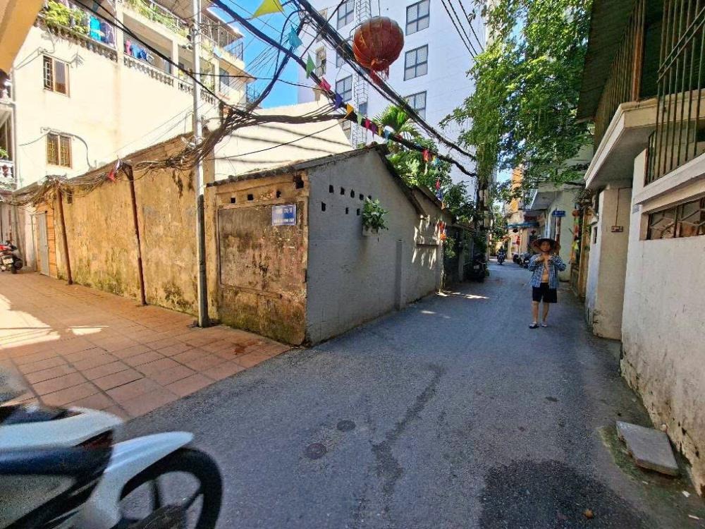 Bán nhà Lạc Long Quân, Tây Hồ: 60m², Mặt tiền 6m, Gần Hồ Tây