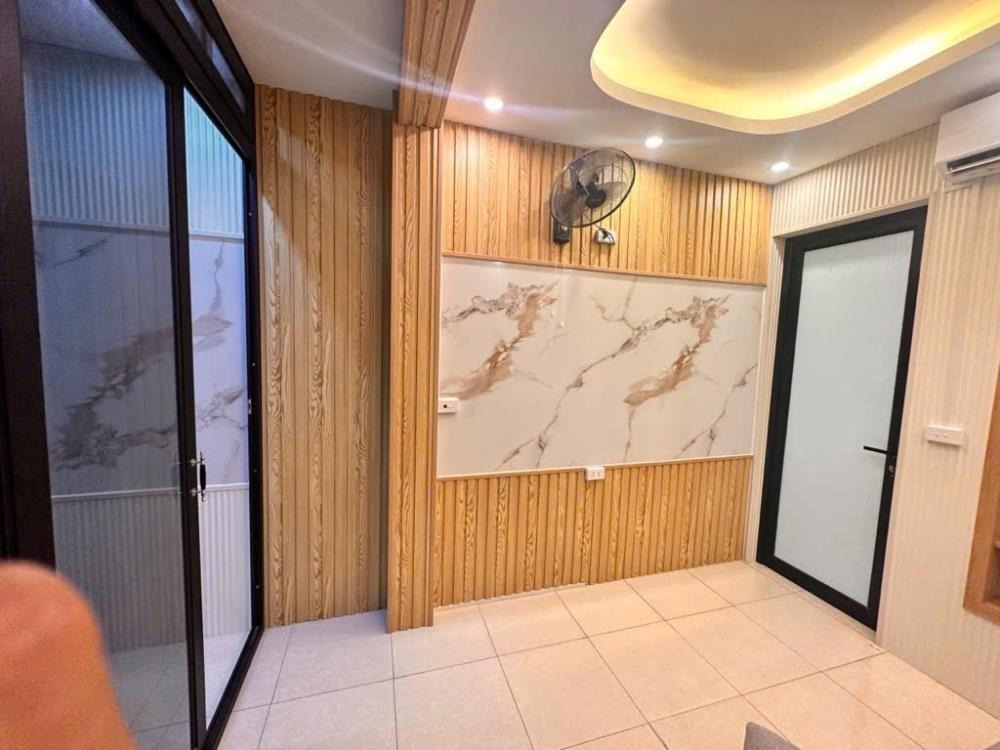Bán nhà tập thể Bùi Xương Trạch - 2 tỷ, đẹp, ô tô vào tận nơi