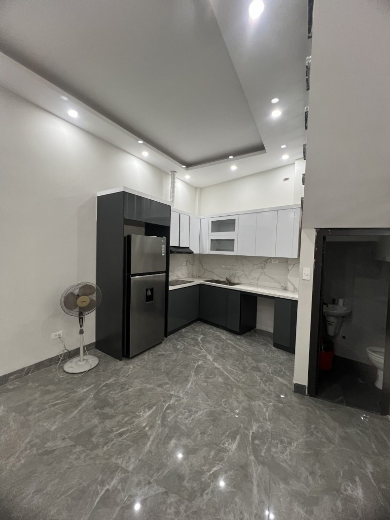 Bán nhà Nguyễn Văn Cừ, Long Biên: 5 Tầng, 53m², MT 11m, Oto Vào Nhà - 13 Tỷ