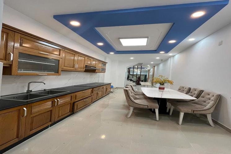 Nhà mặt tiền 5 tầng, Đường 10m, 75m2 – Lê Hoàng Phái QV
