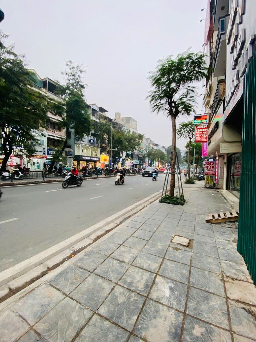 Chỉ 36 Tỷ Sở Hữu Ngay Nhà Mặt Phố Chùa Bộc - Vị Trí Đắc Địa