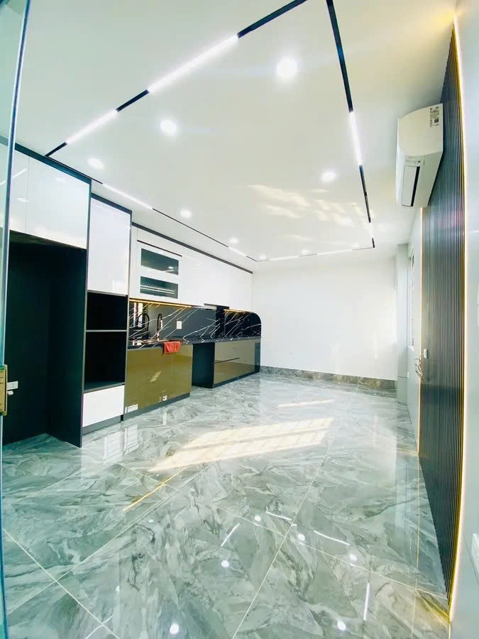 Phân Lô Hoàng Cầu 60m² 7 Tầng, Mặt Tiền 5m, Thang Máy - Vị Trí Vàng