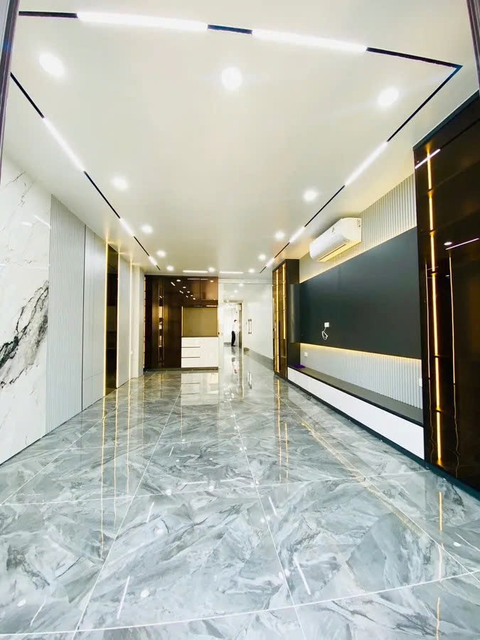 Phân Lô Hoàng Cầu 60m² 7 Tầng, Mặt Tiền 5m, Thang Máy - Vị Trí Vàng
