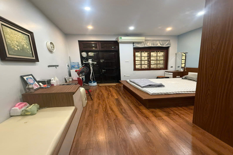 PHỐ CẦU GIẤY, NHÀ 4T ĐẸP DÂN XÂY, GẦN HỒ, Ô TÔ ĐỖ GẦN - 50M2, 11.6 TỶ