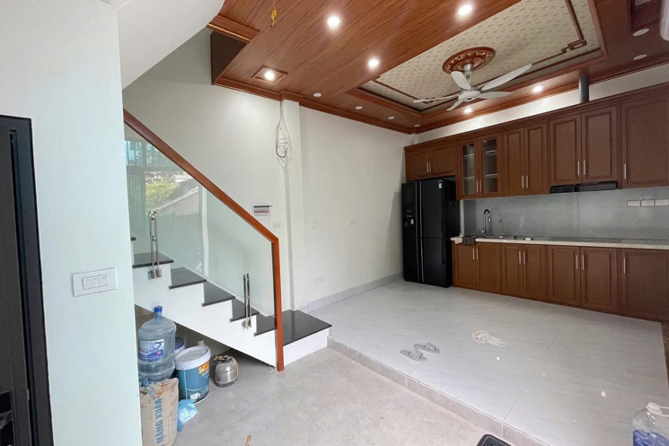 NHÀ MỚI FULL NỘI THẤT Phố Hoa Lâm 31m2 X 5 Tầng mặt tiền 6.9m, 6.5 tỷ Long Biên