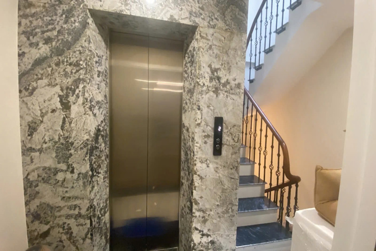 NHÀ ĐẸP TẶNG NỘI THẤT Phố Bồ Đề 52 m2 X 6 Tầng 13.9 tỷ Long Biên Hà Nội.Ô TÔ VÀO NHÀ