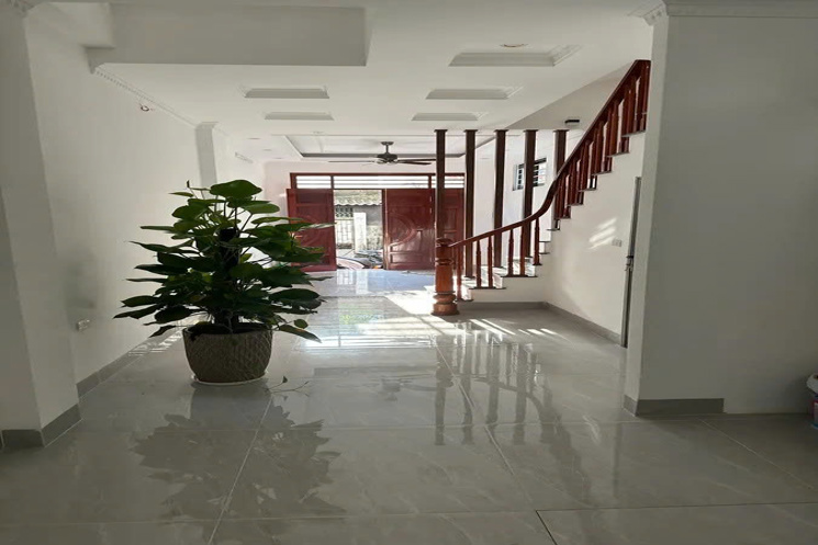 NHÀ MỚI -ĐẸP Quán Tình 48m2 X 5 tầng,mặt tiền 4m, 7.9 tỷ Long Biên Hà Nội.Ô TÔ VÀO NHÀ