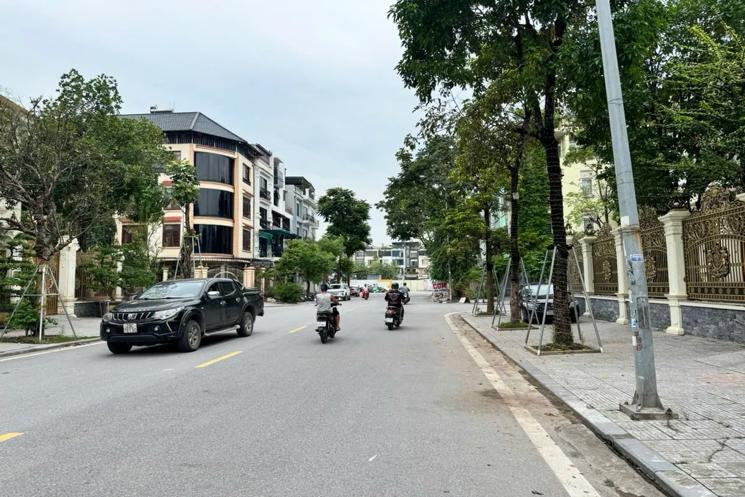 Bán gấp Biệt thự Văn Phú, Hà Đông 260mx4 tầng, đẳng cấp, kinh doanh đỉnh 45 tỷ