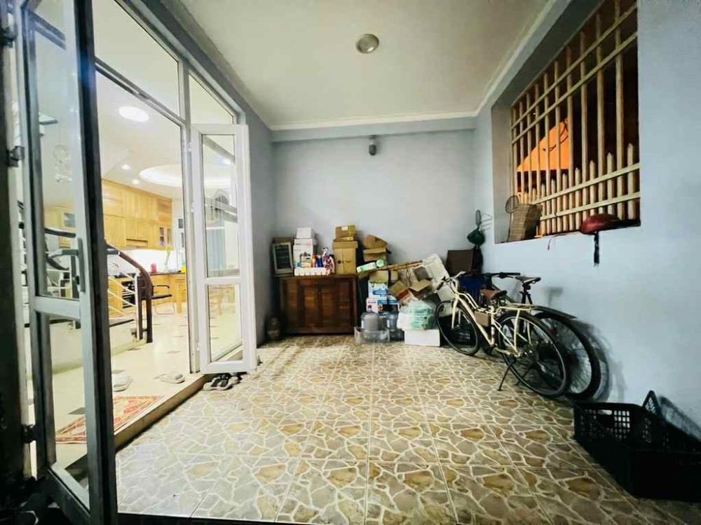 Nhà phố 8/3 - 77m2 - 4 Tầng - Giá 13 tỷ - Vị trí đẹp, gần ô tô