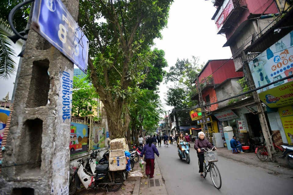 Nhà phố 8/3 - 77m2 - 4 Tầng - Giá 13 tỷ - Vị trí đẹp, gần ô tô