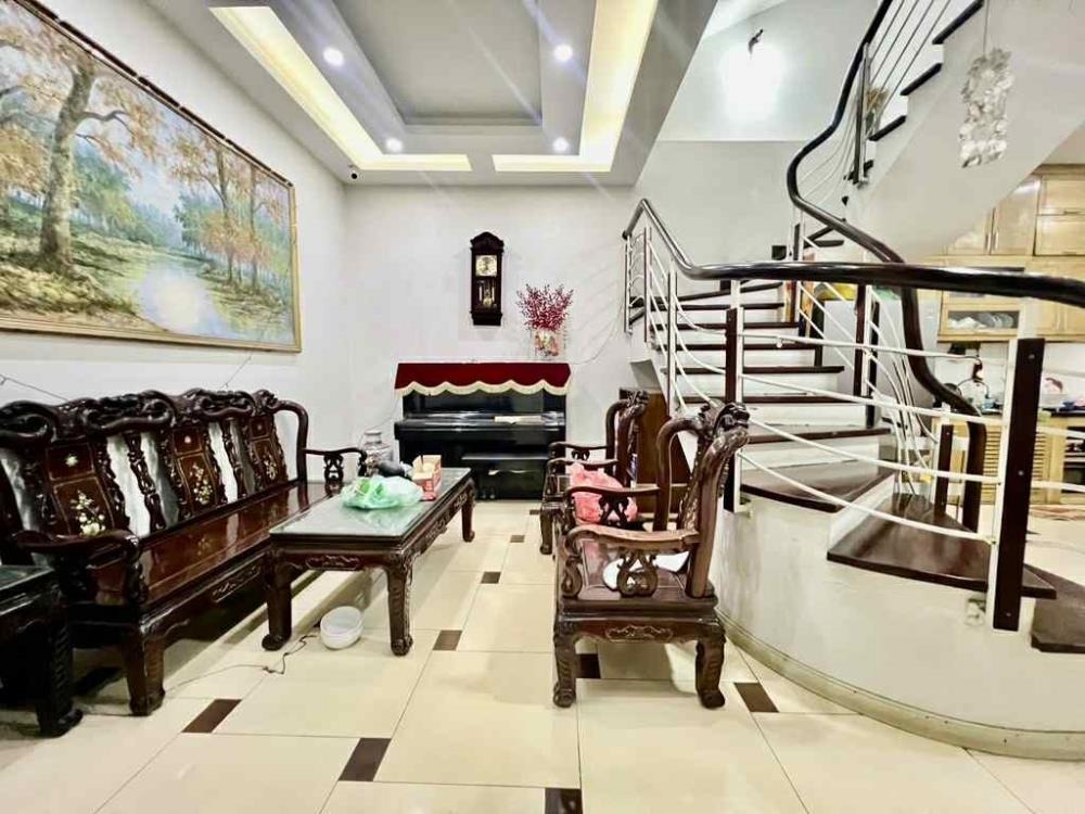 Nhà phố 8/3 - 77m2 - 4 Tầng - Giá 13 tỷ - Vị trí đẹp, gần ô tô