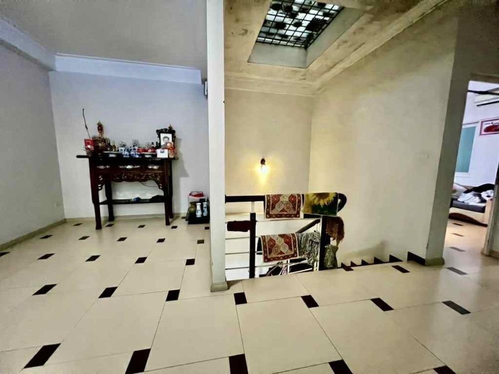 Nhà phố 8/3 - 77m2 - 4 Tầng - Giá 13 tỷ - Vị trí đẹp, gần ô tô