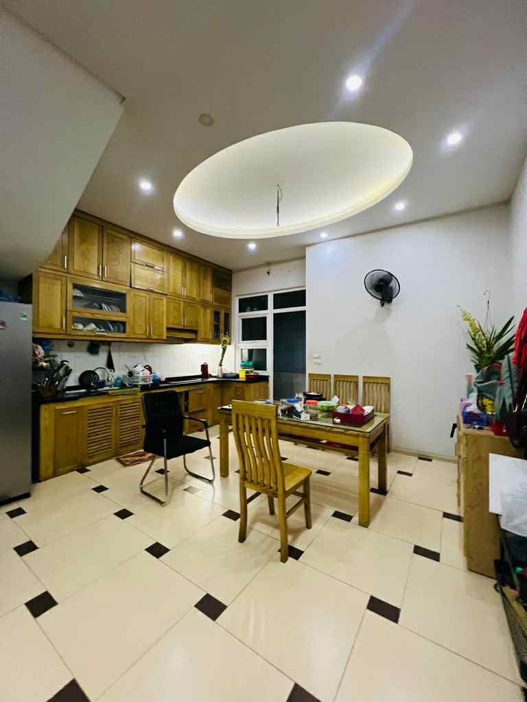 Nhà phố 8/3 - 77m2 - 4 Tầng - Giá 13 tỷ - Vị trí đẹp, gần ô tô