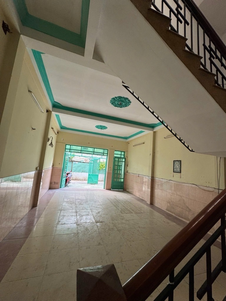 Bán nhà Tân Bình: 3 tầng, 65m2, Hẻm xe hơi, Giá 9.5 tỷ