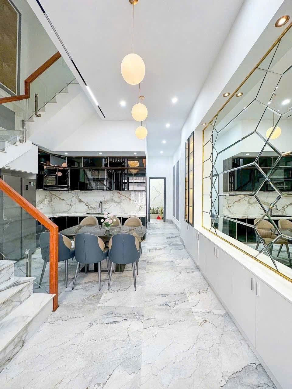 Cơ Hội An Cư Lạc Nghiệp Tại TP.HCM: Nhà Đẹp, Giá Tốt, Pháp Lý Rõ Ràng