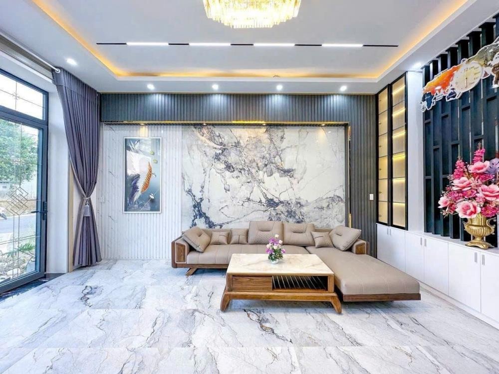 Cơ Hội An Cư Lạc Nghiệp Tại TP.HCM: Nhà Đẹp, Giá Tốt, Pháp Lý Rõ Ràng