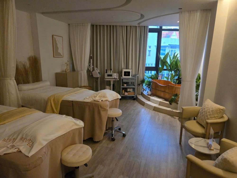 Bán Gấp Nhà 2 Mặt Tiền Hoàng Việt, P.4, Q. Tân Bình - Giá 32 tỷ