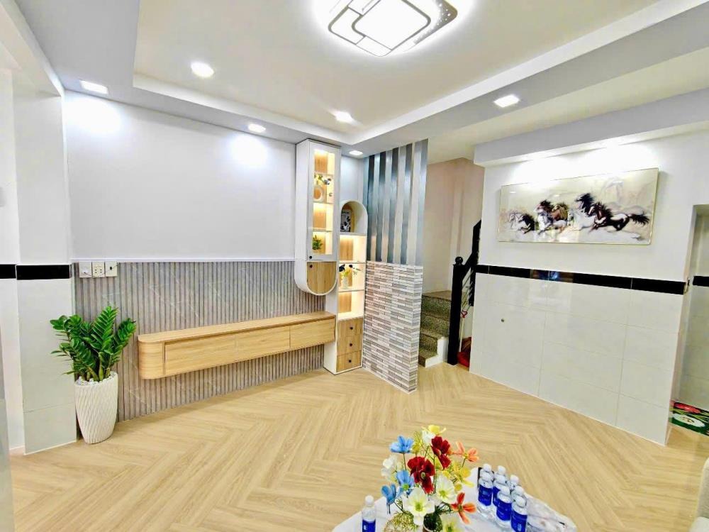 Giảm 200tr Nhà 3 Tầng, 69m2, Nở Hậu Nguyễn Du, Quận V