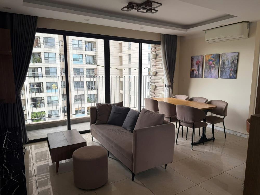 Bán căn hộ 3 phòng ngủ Vinhomes D’Capitale - View hồ - Giá tốt