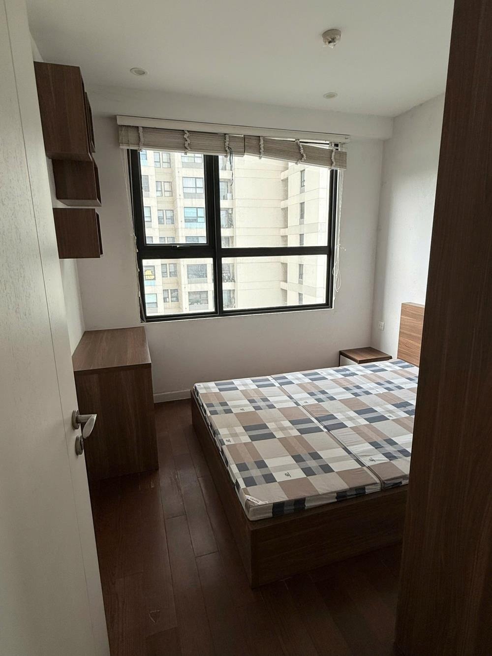 Bán căn hộ 3 phòng ngủ Vinhomes D’Capitale - View hồ - Giá tốt