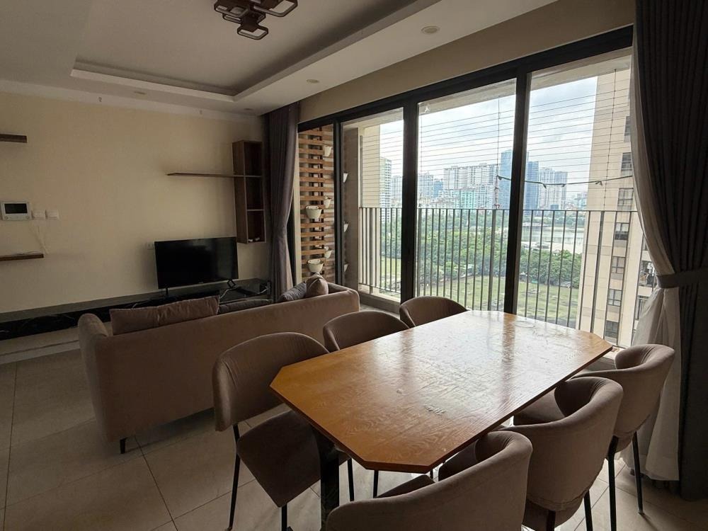 Bán căn hộ 3 phòng ngủ Vinhomes D’Capitale - View hồ - Giá tốt