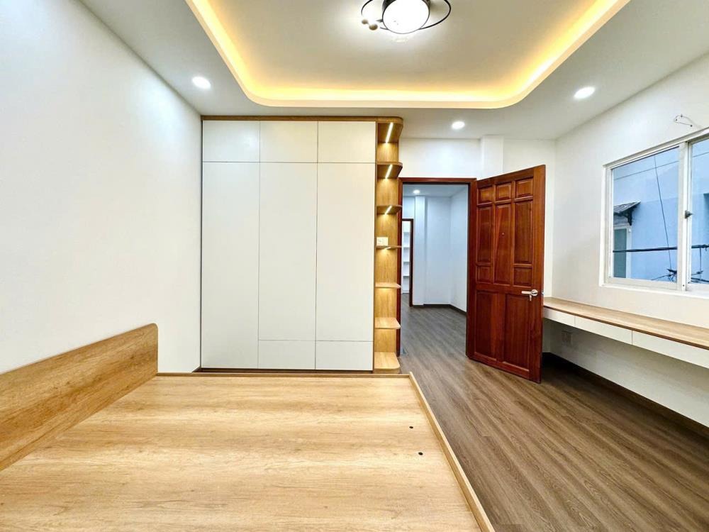 Góc 3 Mặt Tiền Nguyễn Văn Trỗi - Nhà 4 Tầng Phú Nhuận - Giá Tốt