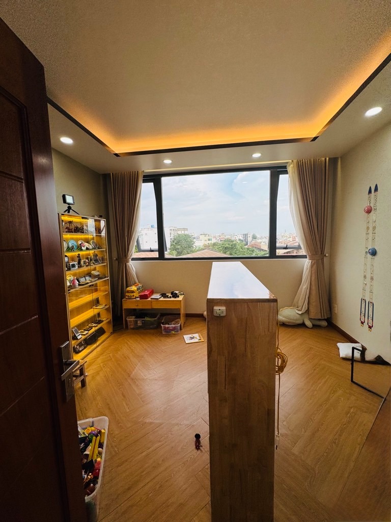 Nhà Mới 4 Tầng, 75m2, Bình Tân: 5PN, Nội Thất Cao Cấp, Giá 7.5 Tỷ