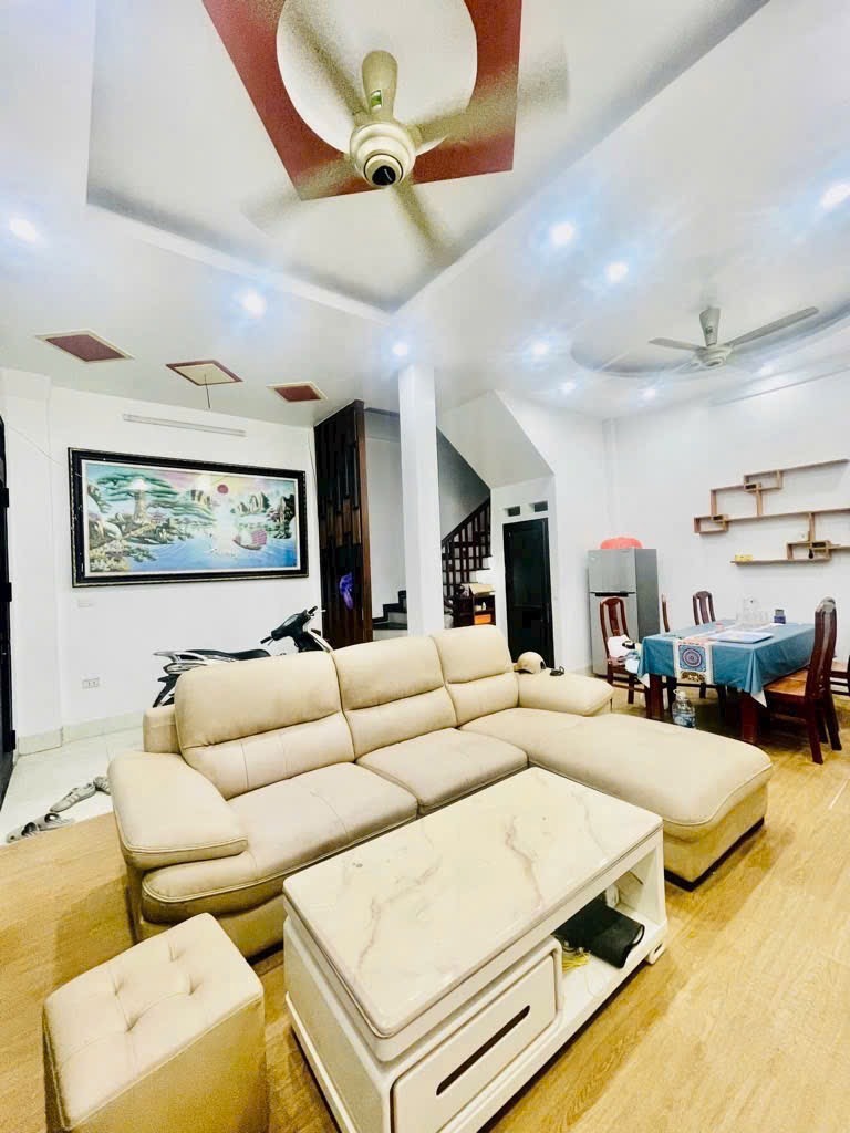 Siêu phẩm hiếm có: Nhà 38m2, 4 tầng, mặt tiền 6m, Linh Đàm, chỉ 6 tỷ+