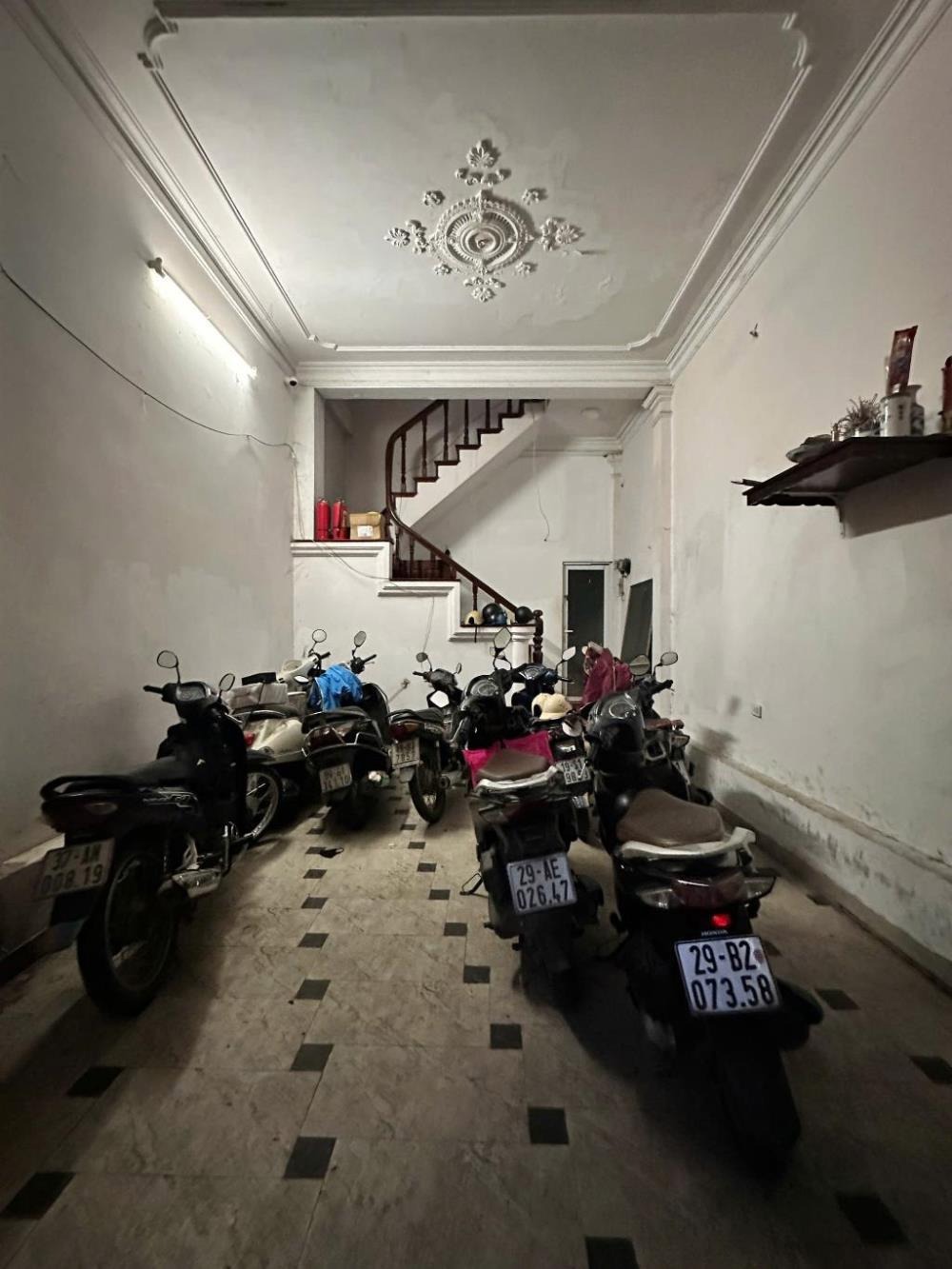 Nhà phố Nguyễn Chí Thanh - Vị trí đắc địa, Kinh doanh Sức Lợi, 8 Phòng Ngủ, Giá 18 Tỷ