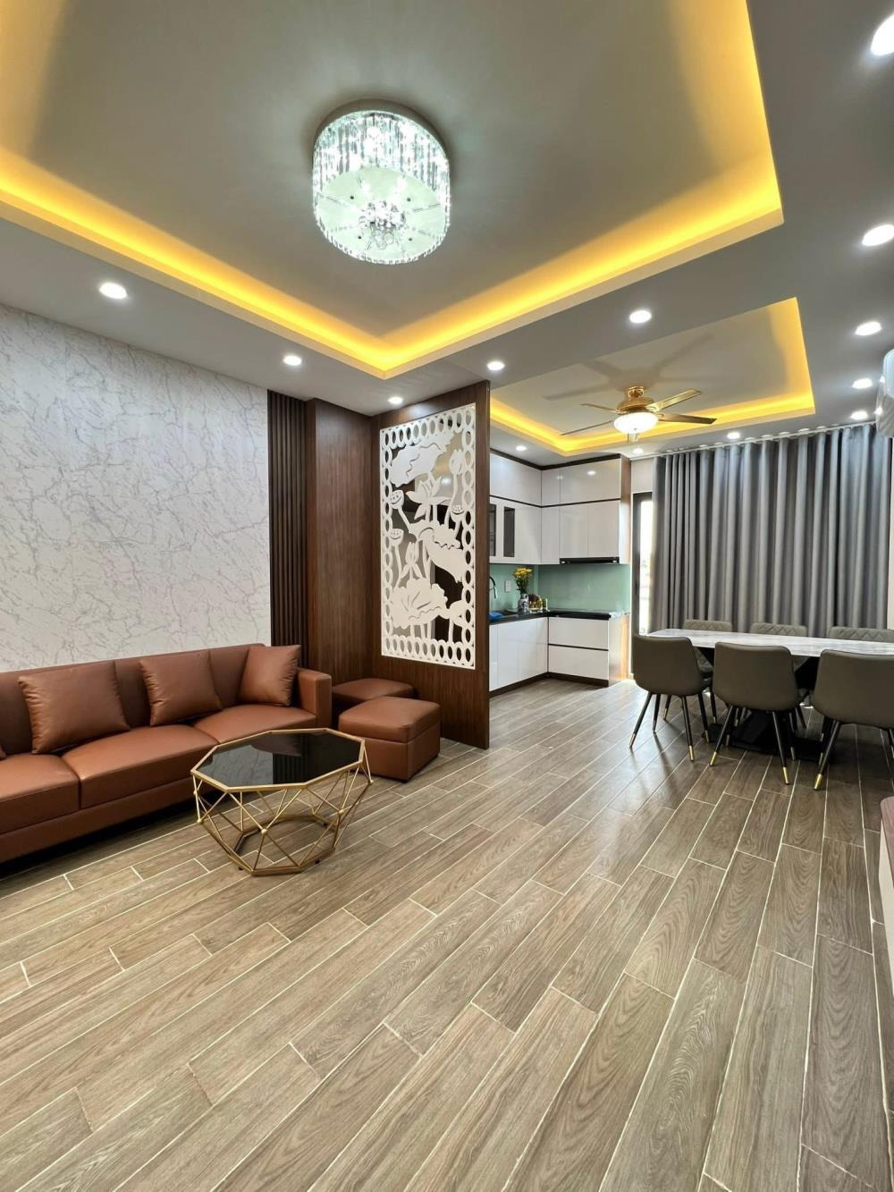 Bán nhà Mỹ Đình 35m2, 5 tầng, mặt tiền 4.6m, lô góc 2 thoáng, giá tốt