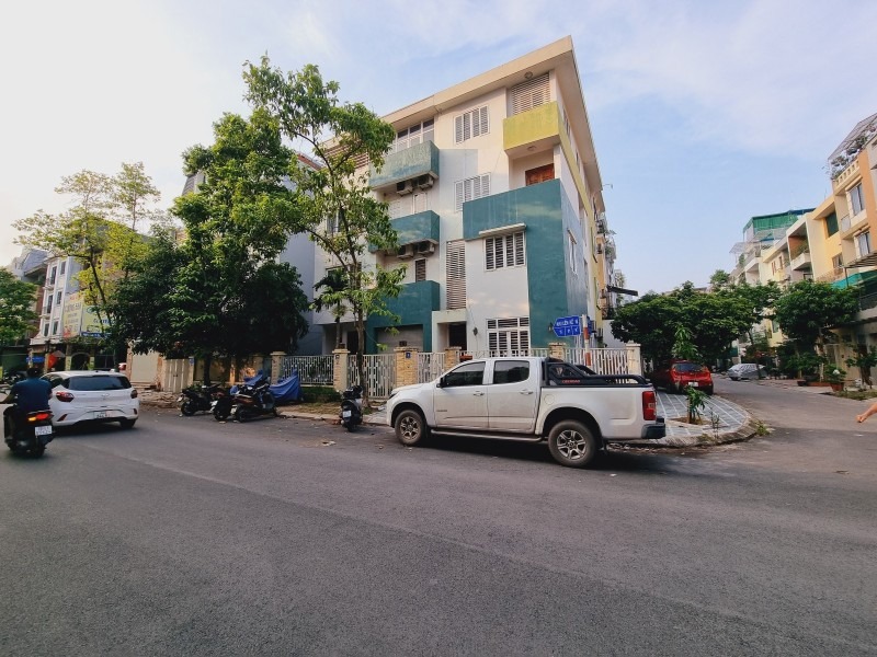 Bán Biệt Thự Xây Thô Khu ĐTM Văn Khê, Hà Đông - 185m2, Giá 30 Tỷ