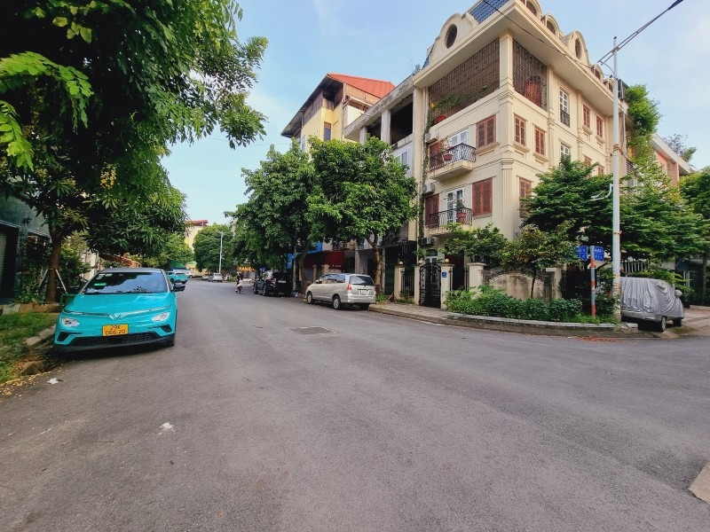Bán Biệt Thự Xây Thô Khu ĐTM Văn Khê, Hà Đông - 185m2, Giá 30 Tỷ