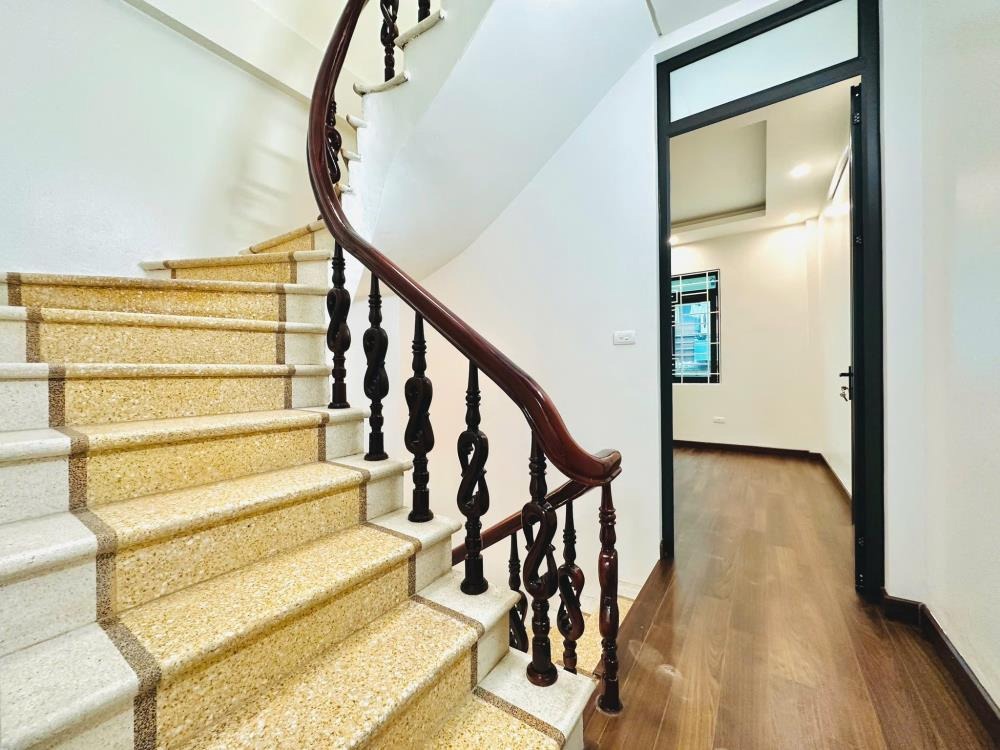 Nhà đẹp, mới, full nội thất, 41m² 5 tầng, MT 3.3m, ngõ rộng, giá 9.65 tỷ
