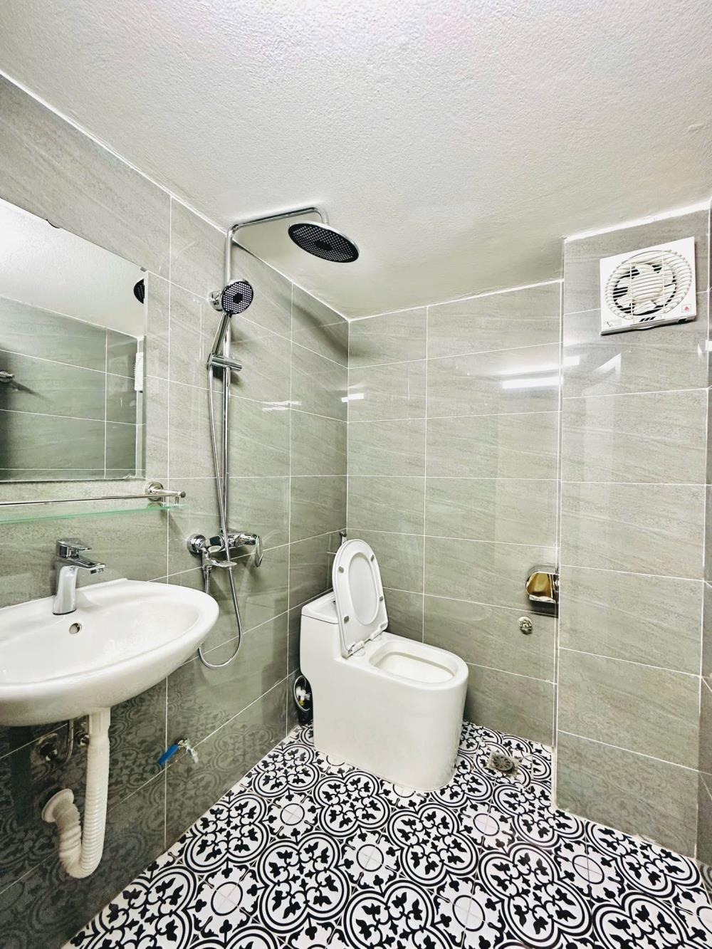 Nhà đẹp, mới, full nội thất, 41m² 5 tầng, MT 3.3m, ngõ rộng, giá 9.65 tỷ