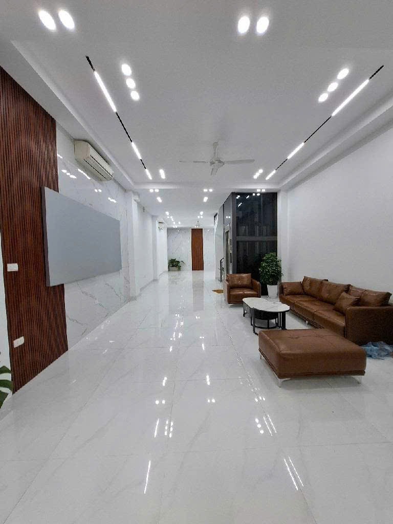 Bán nhà mặt phố Bà Triệu: Lô góc 80m2, 6 tầng, vị trí VIP