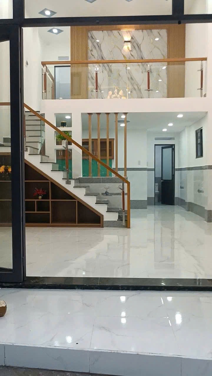 Nhà Mới Xây Đẹp, 5x13m, 1 Trệt 1 Lửng, Hóc Môn - Giá 2.15 Tỷ