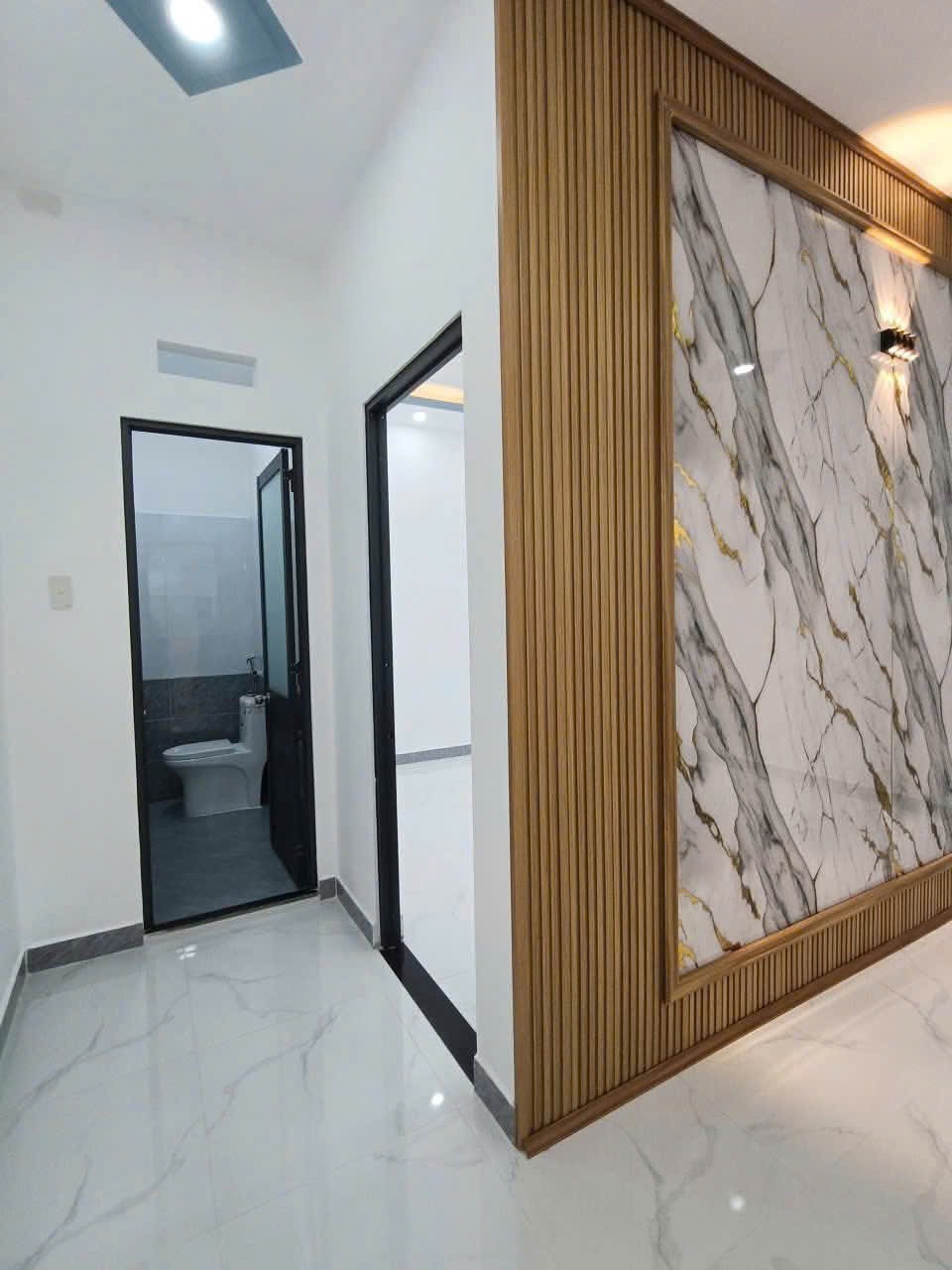 Nhà Mới Xây Đẹp, 5x13m, 1 Trệt 1 Lửng, Hóc Môn - Giá 2.15 Tỷ