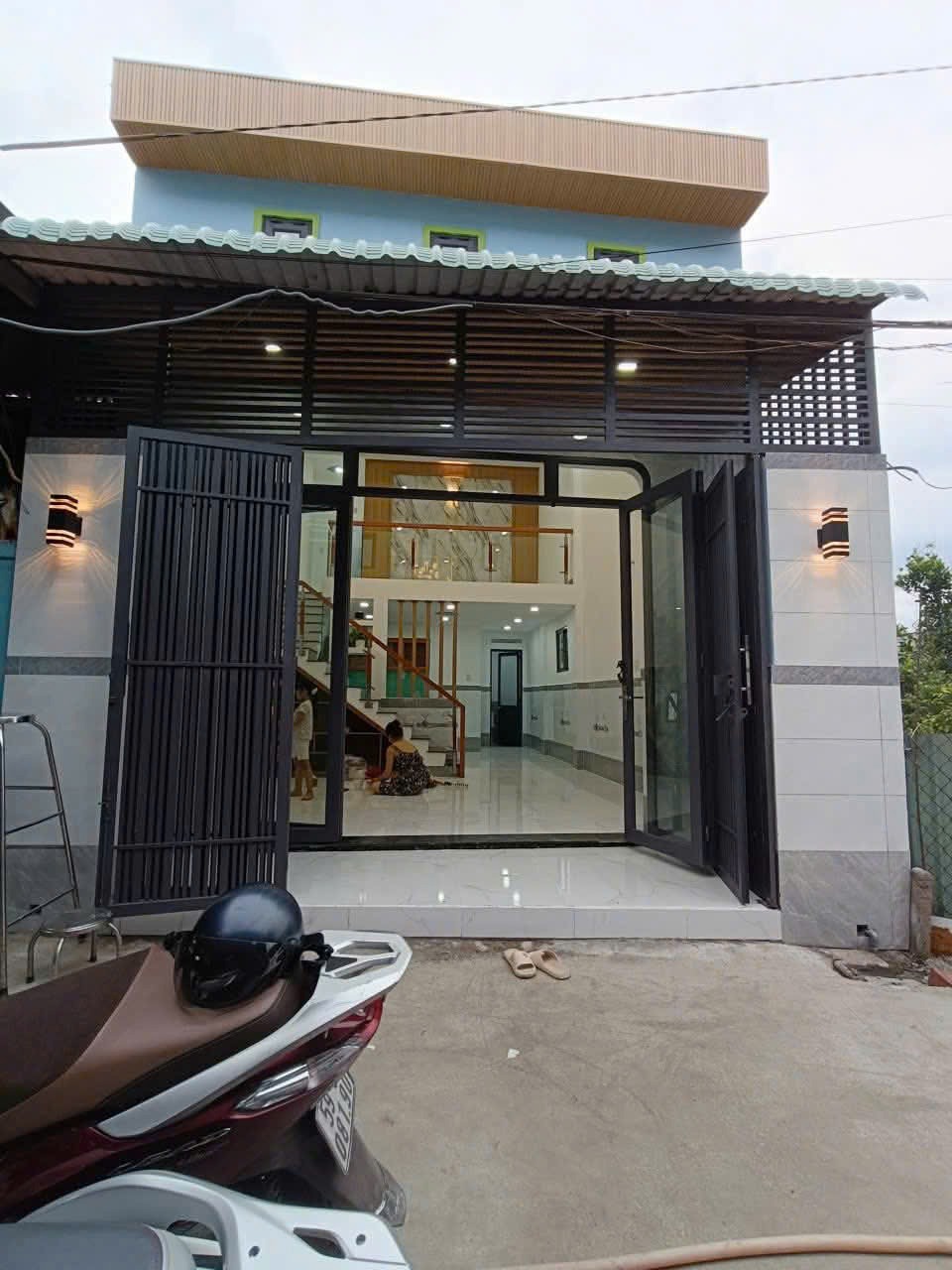 Nhà Mới Xây Đẹp, 5x13m, 1 Trệt 1 Lửng, Hóc Môn - Giá 2.15 Tỷ