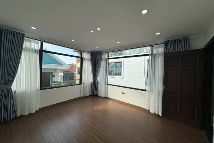 NHÀ MỚI- ĐẸP Ô TÔ VÀO NHÀ Đức Giang 47m2 X 4 tầng mặt tiền 3.85m, 10.5 tỷ Long Biên