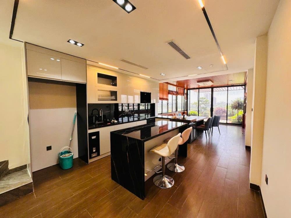 Bán tòa building 7 tầng thang máy, mặt phố Hàng Cháo, Đống Đa, kinh doanh đỉnh cao