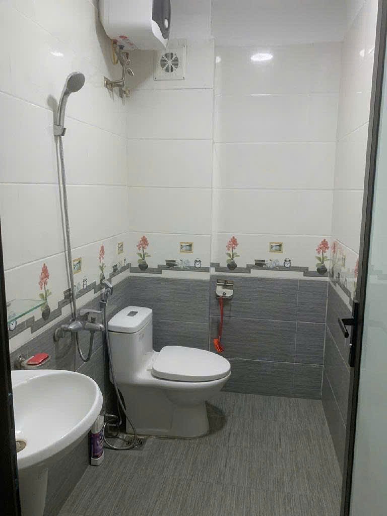 Bán nhà 5 tầng Lĩnh Nam 43m2, 6.x tỷ, Gần Mặt Phố - Vị Trí Đẹp